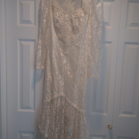 WEDDING DRESSES - Picture 8 of 8